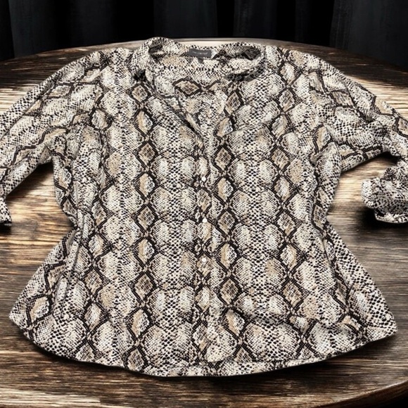 2X The Limited Snake print Button up flowy top tab sleeves collared V neck - Picture 1 of 5